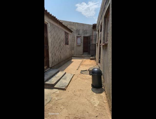 12 BEDROOM HOUSE FOR SALE IN TEMBISA